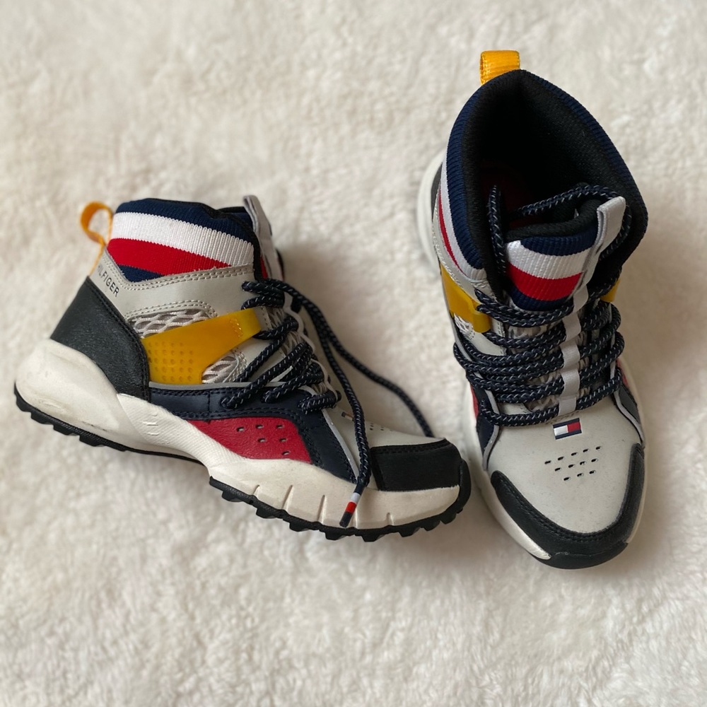 NWOT - Tommy Hilfiger Hiking Shoes size 2y